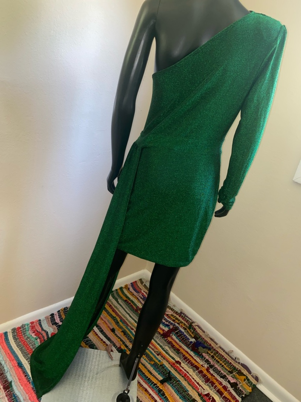 One-Shoulder Emerald Green Mini Dress with Sash - Picture 7 of 9
